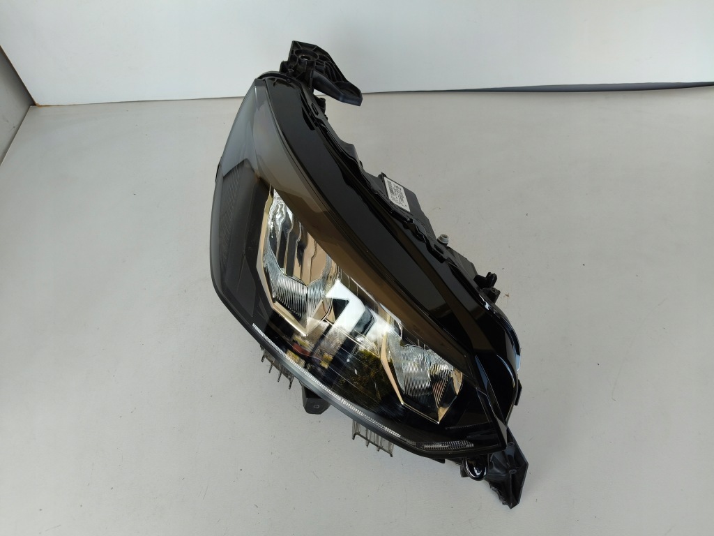 Фара правый  фара peugeot 208 2 19- full led Оригинал