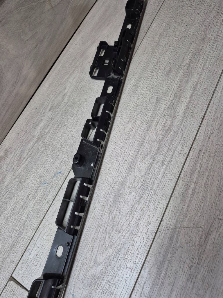 16864. macan напрямна поріг лівий 95b853537b Недорого