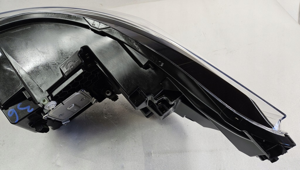 Купити Правий фара перед full led renault trafic 3 3 iv 4 рестайлінг  260102899r