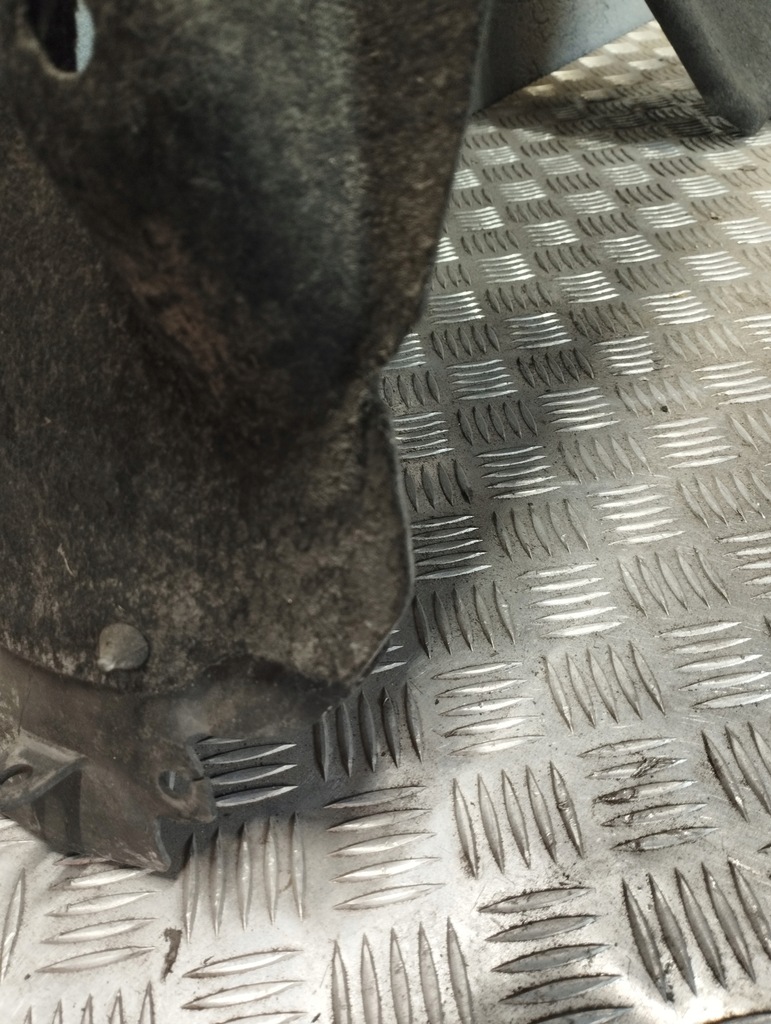 фото №7, Mercedes w205 подкрылок левый задняя