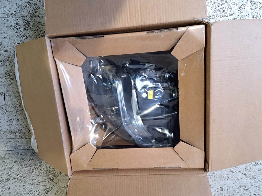 фото №10, Maserati quattroporte gts лампа левый перед nowa оригинальный номер