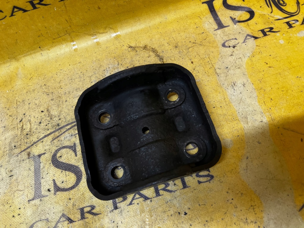 фото №1, Основа кріплення ресора кронштейн ресора toyota hilux viii 8