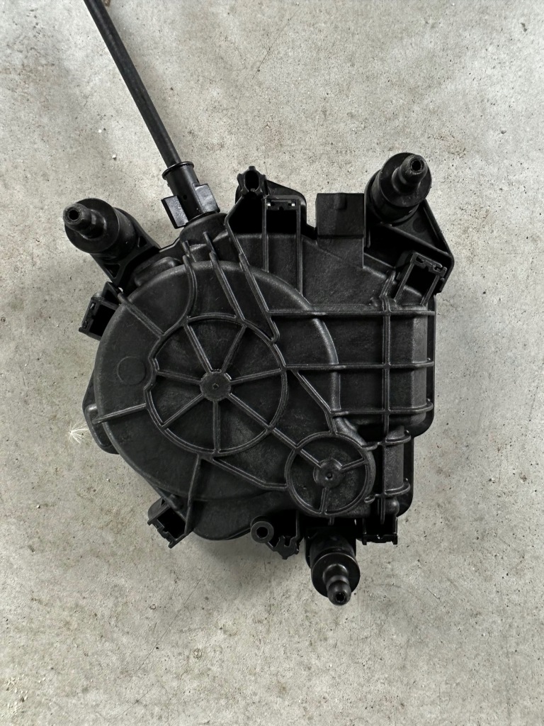 фото №2, Bmw 2 f45 замок крышки