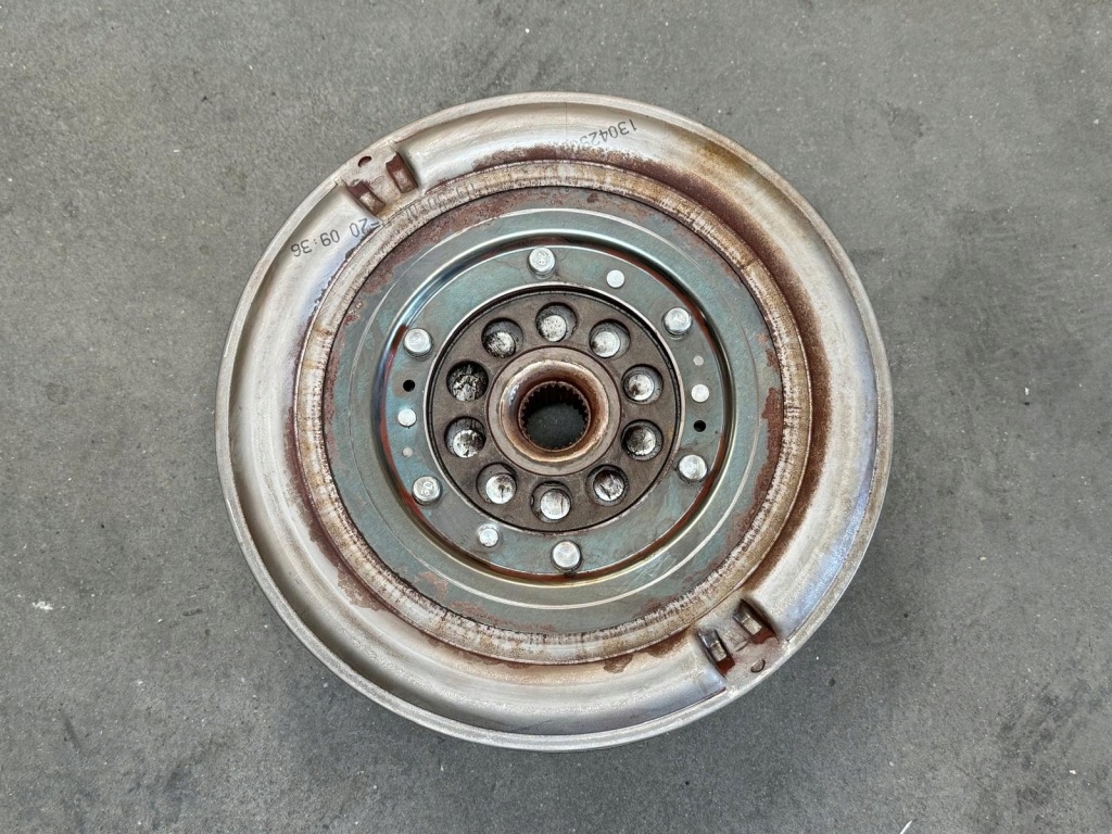 фото №1, Колесо двомасовий audi 0b5105317k s-tronic 0b5