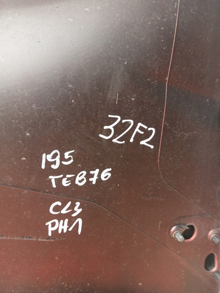 Крыло  левое  перед передний 195 renault clio 3 teb76 красный в Украине