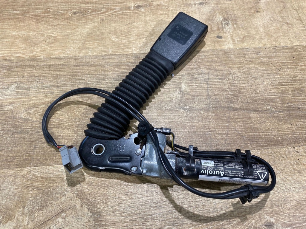 Купить Клипса натяжитель поперечина безопасности правый перед bmw mini r56 610183700d