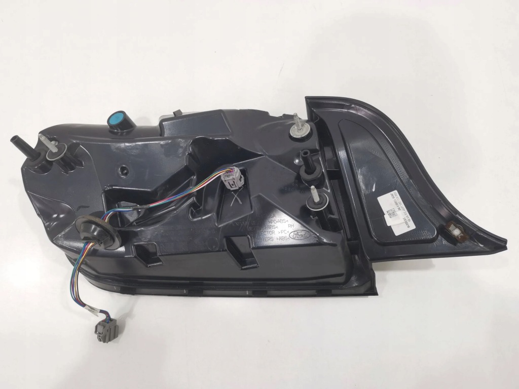 Ford mustang vi gt фара правый задний  led идеальная aso Недорого