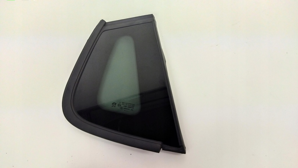 фото №1, Peugeot 2008 стекло кузовная правая 2016 rok