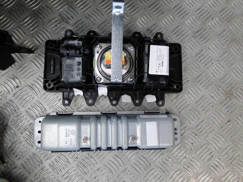 фото №4, Mercedes gla amg h247 приборная панель подушка безопасности ремни orginał !!!!