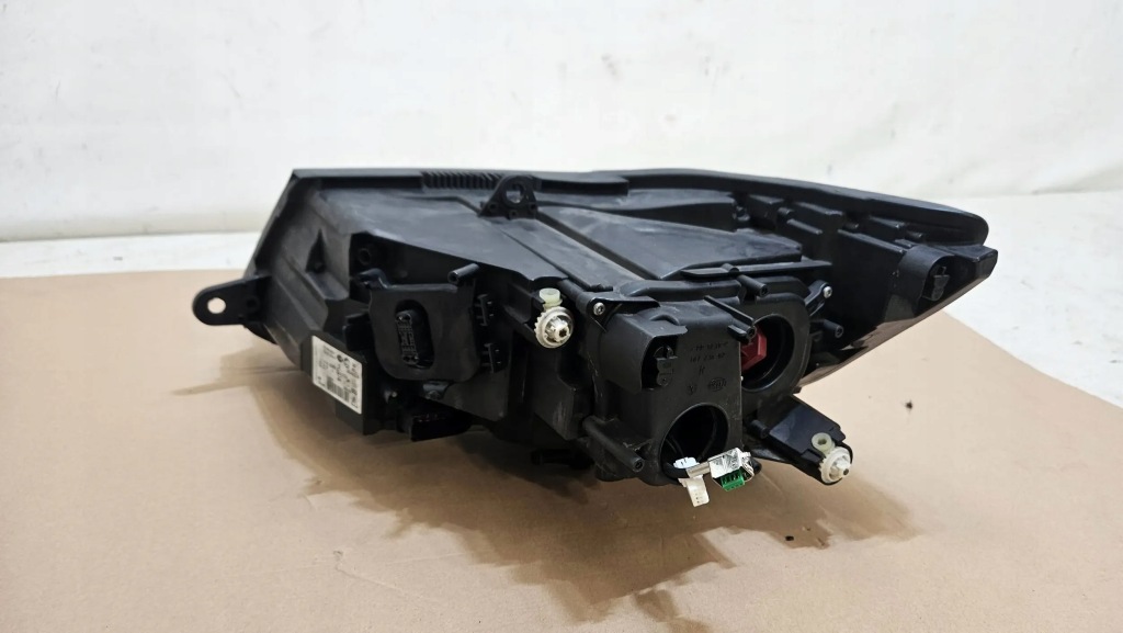 Фара перед передняя правый  skoda superb 2 2 рестайлинг  led 3t1941016h с Разборки