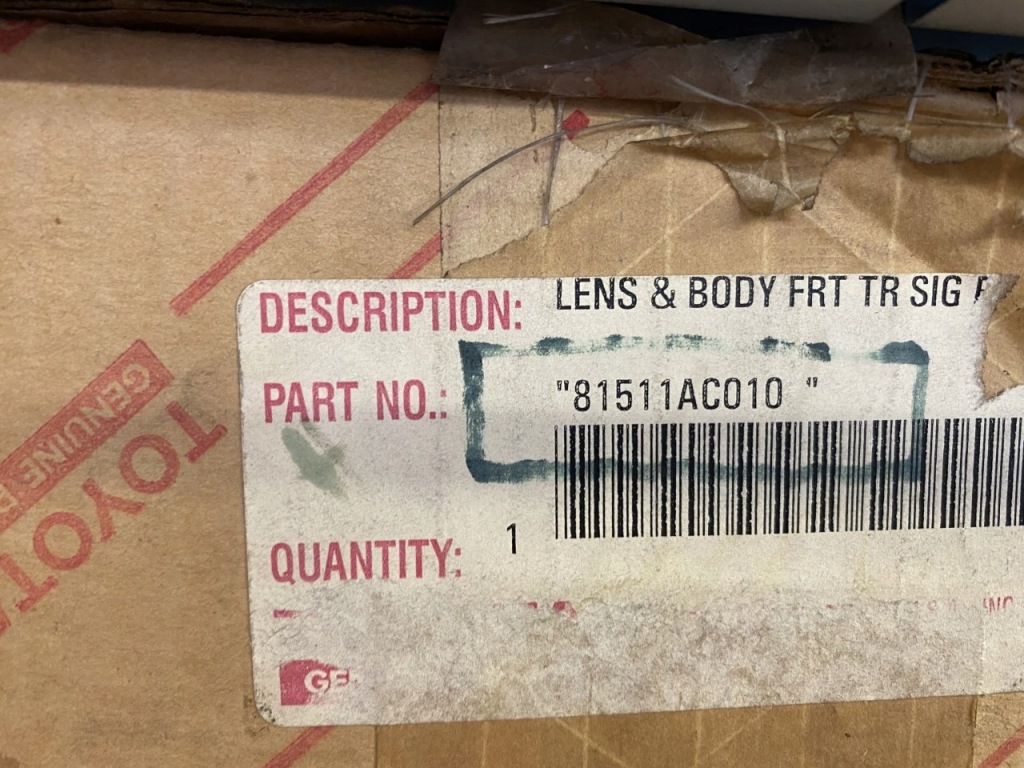 фото №1, Поворотник правый toyota avalon 81511-ac010