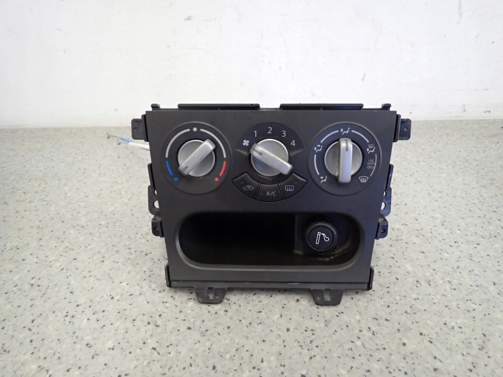 фото №1, Suzuki splash 09-14 панель управление вентиляция