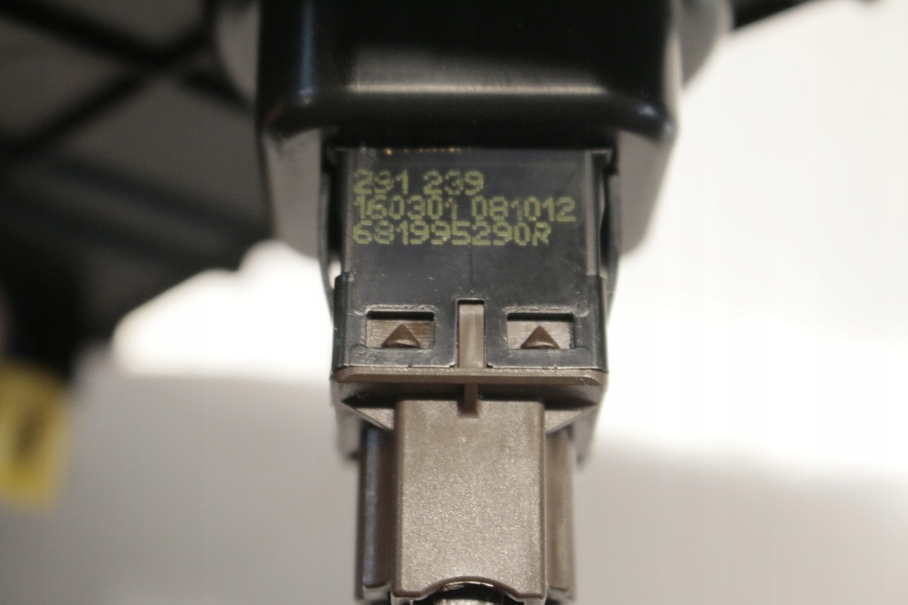 фото №9, Заглушка консоли renault talisman