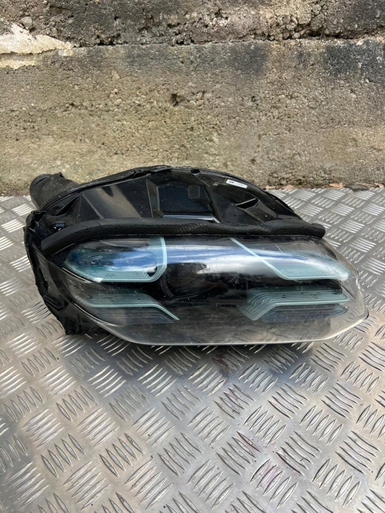фото №1, Porsche taycan 9j1 лампа full led matrix права перед +модуль пошкоджені