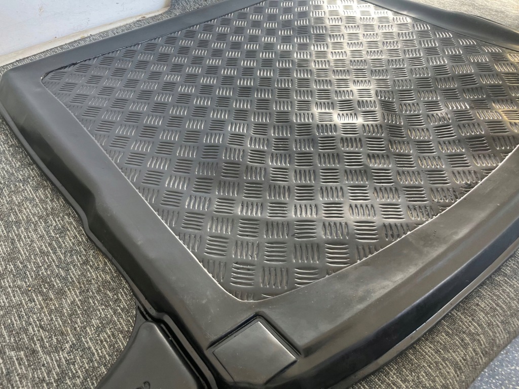 Mercedes cla w118 a klasa універсал 2021r обшивка мат багажника гумовий Ціна