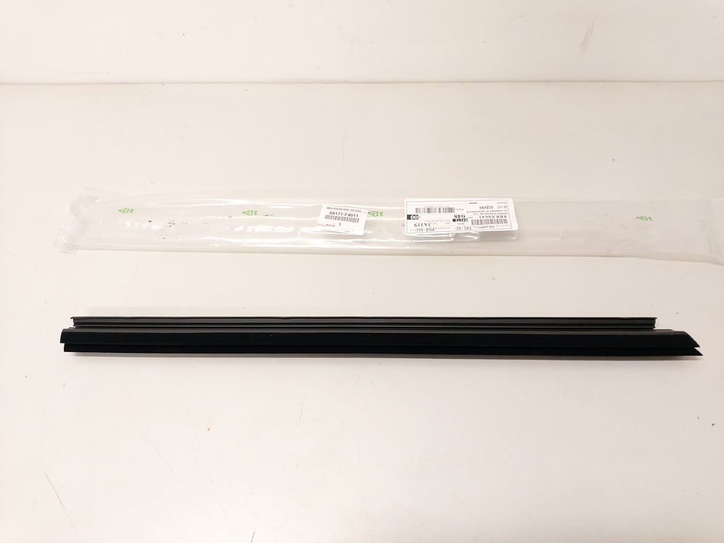 фото №1, Toyota c-hr молдинг ущільнювач внутрішня правий перед nowa