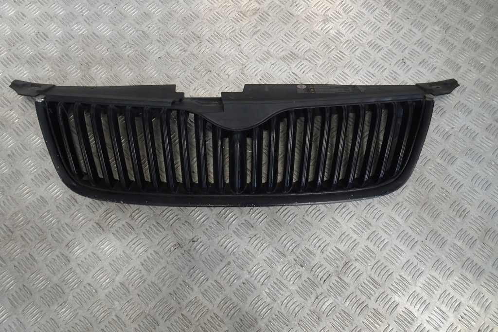 фото №1, Skoda yeti - решётка радиатора 5l0853668