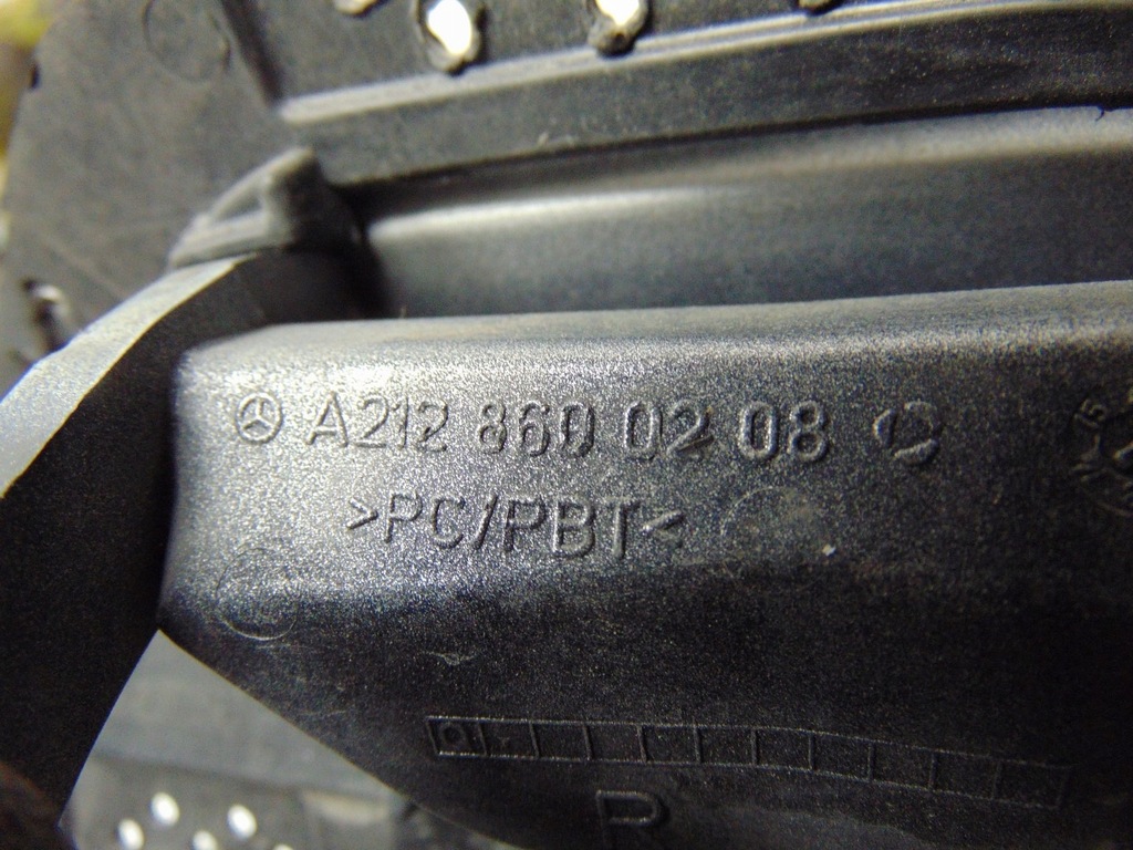 фото №7, Заглушка розпилювача права mercedes w212 a2128600208