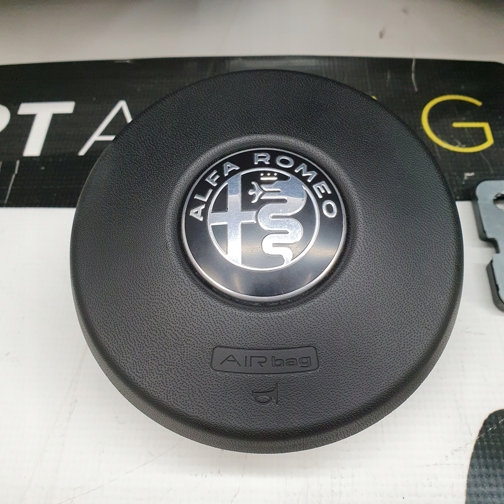 фото №7, Giulia панель приладів консоль подушки безпеки ремені подушка безпеки