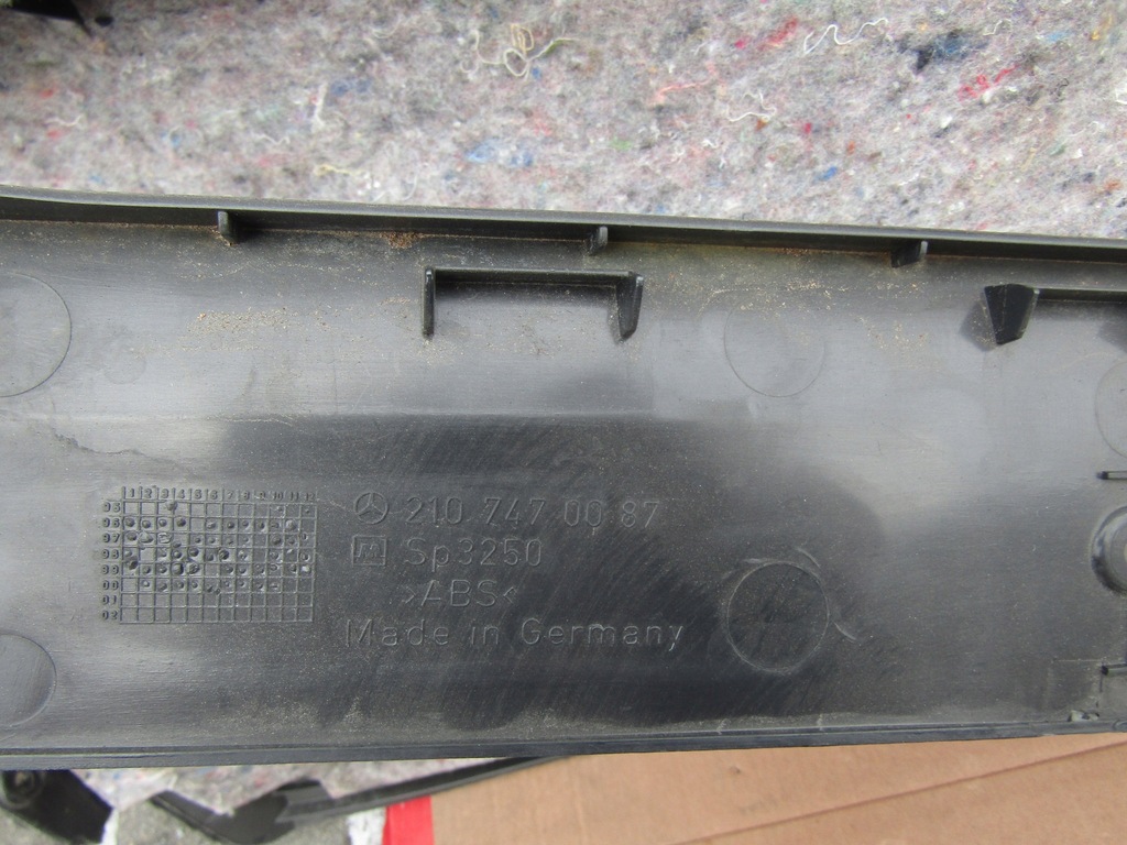 фото №9, 2 mercedes w210 kombi lift оббивка кришки багажника + захист замка