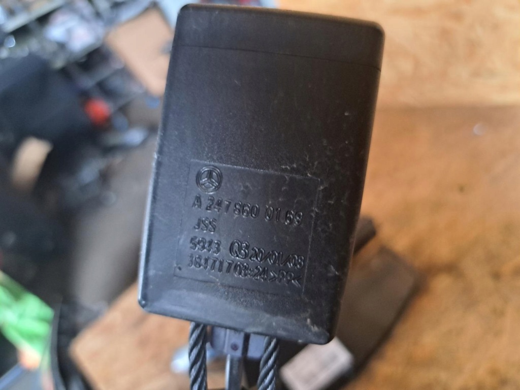 фото №2, Mercedes w247 b-klasa замок кліпса поперечина перед