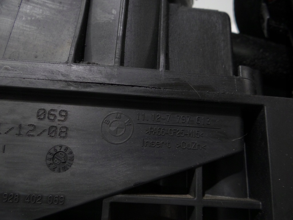 Кришка клапанів bmw x3 e83 lci n47d20a 7784144 Зі Шроту