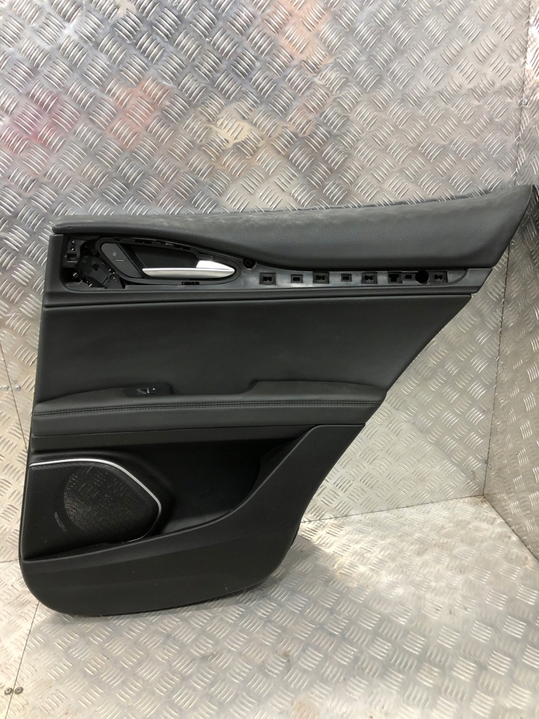 фото №2, Обшивка оббивка двері правий задня alfa romeo stelvio