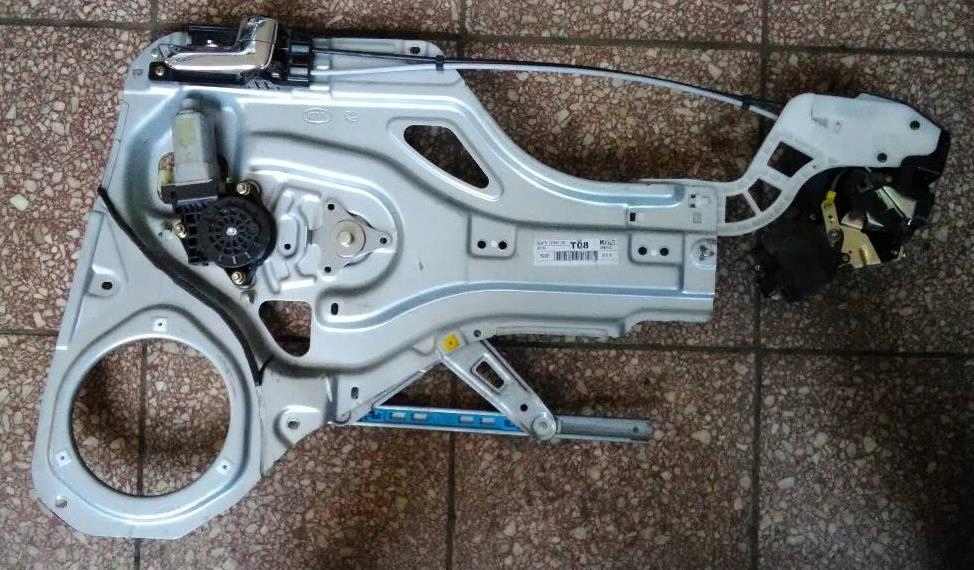 фото №1, Sportage ii 2 подъемник стекло правый задняя kia