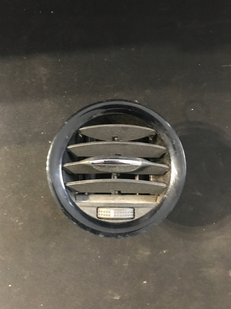 фото №1, Решётка средняя обдув opel corsa d adam 13203702