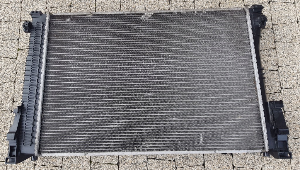 Mercedes w204 2.2 cdi радіатор води a2045001303 в Україні