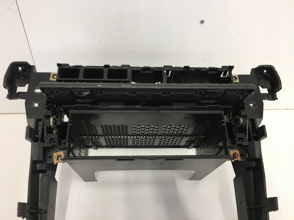 фото №3, Audi a6 c5 рамка корзина радіо lift 4b0858005c