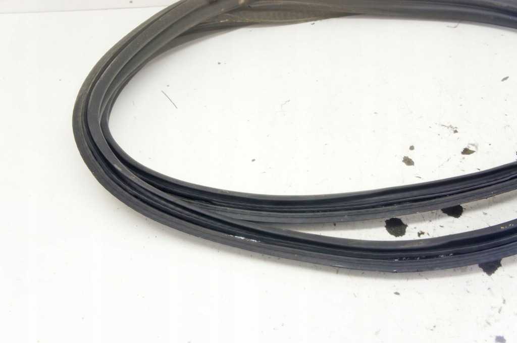 фото №5, Un074 opel corsa f прокладка кришки багажника кузовна