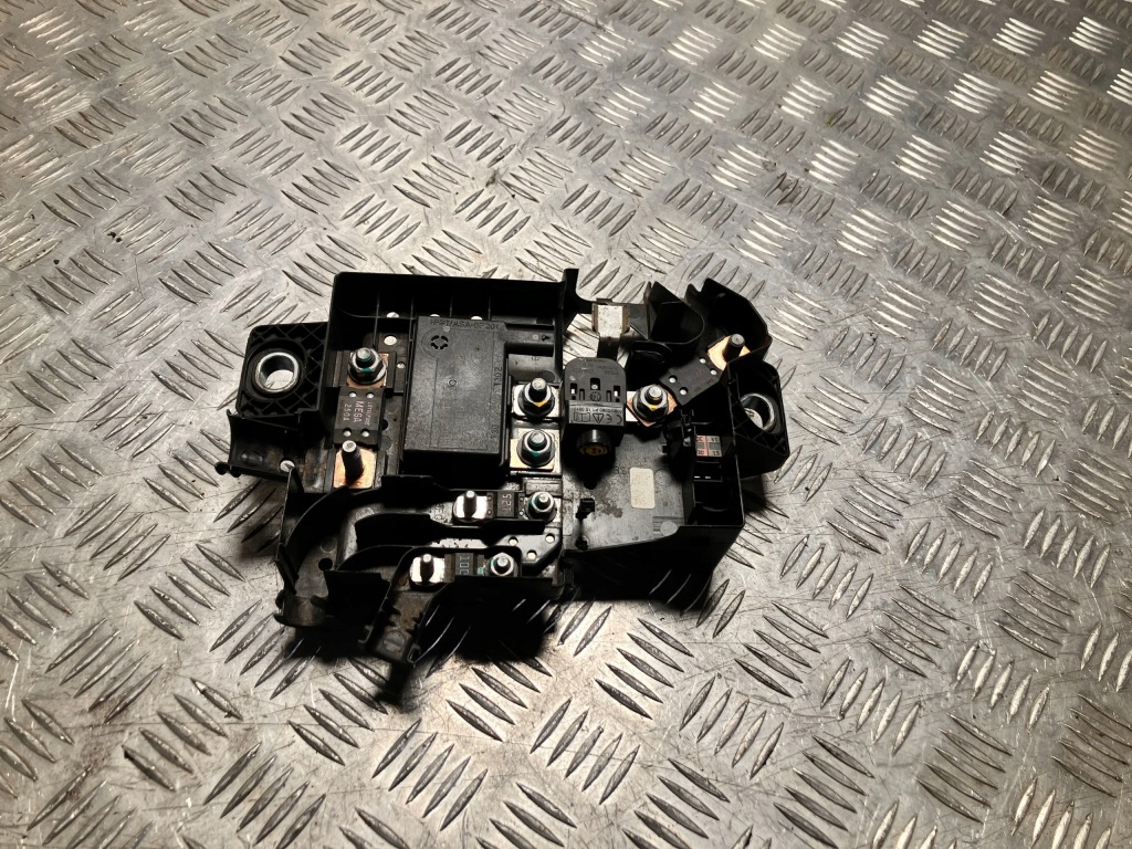 Купити Volvo xc40 20r модуль акумулятор клема запобіжники 32200334 31473877