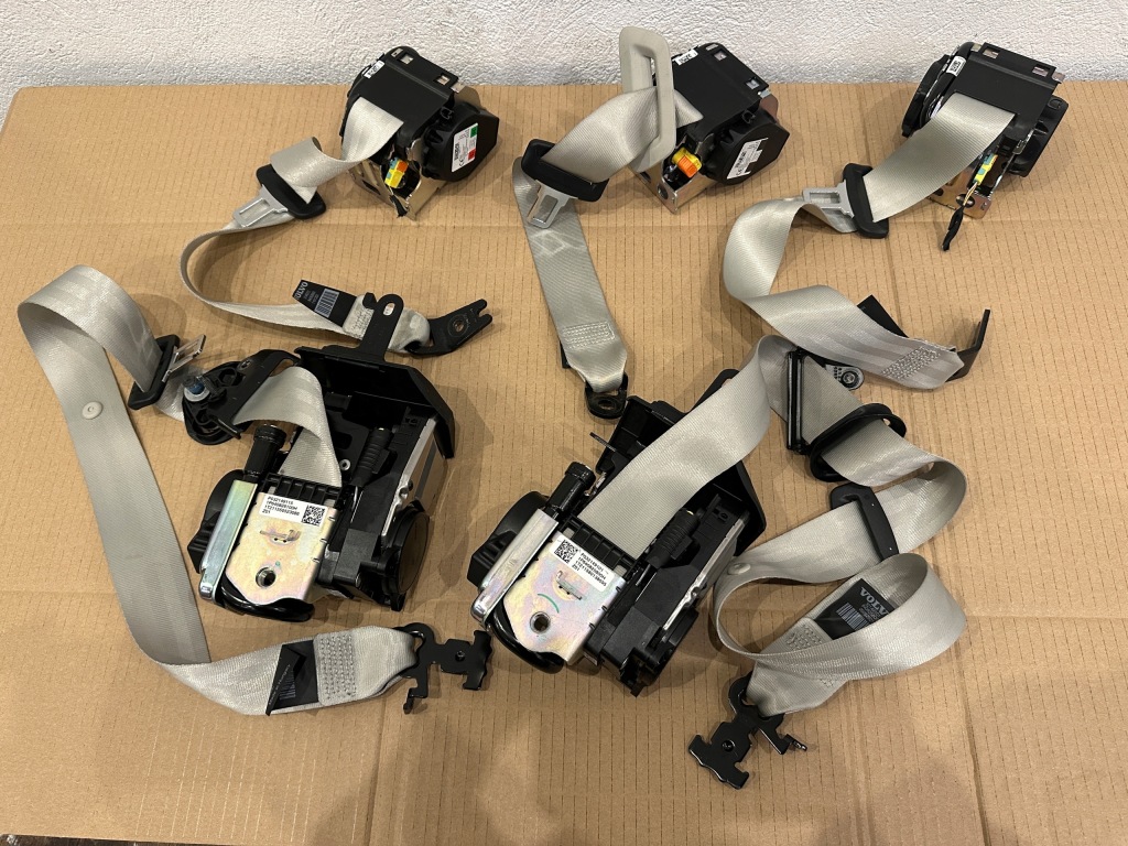 фото №1, Volvo s60 iii 18-23 pas ремені безпеки комплект світлий бежеві