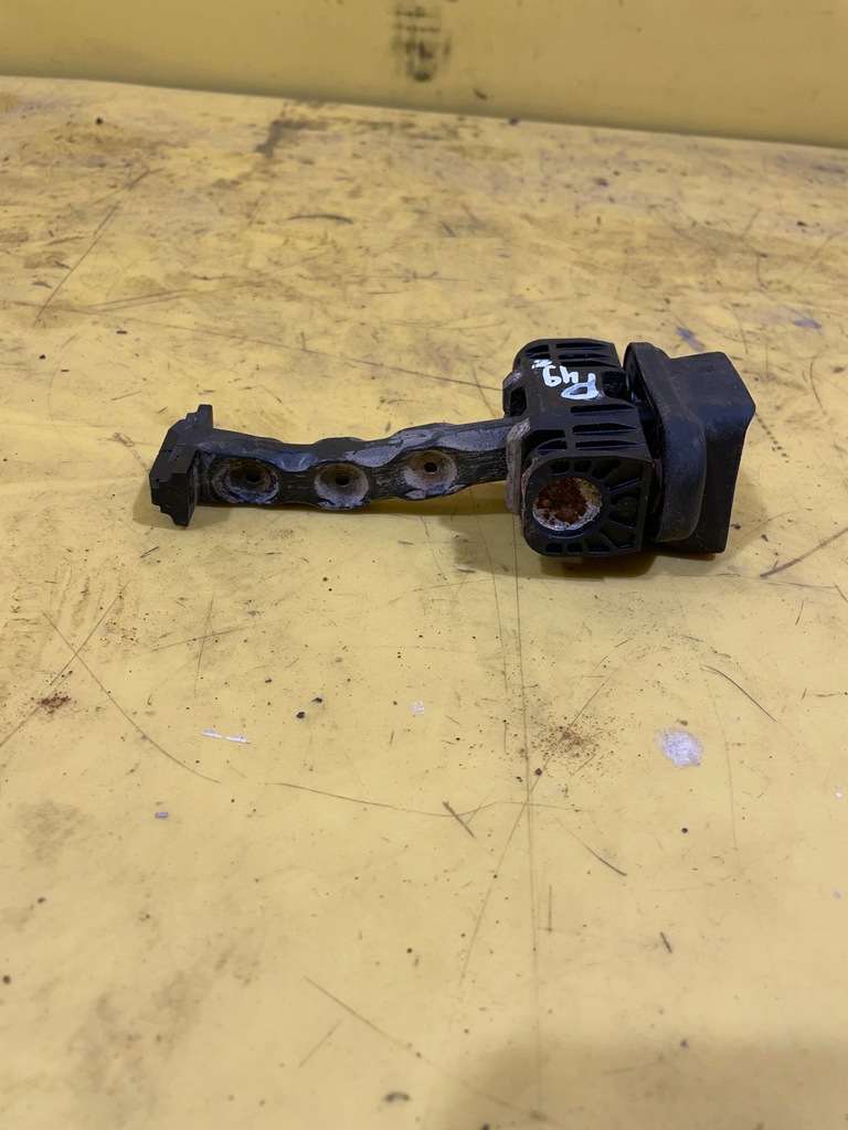 фото №1, Mini clubman r55- ограничитель дверь правый