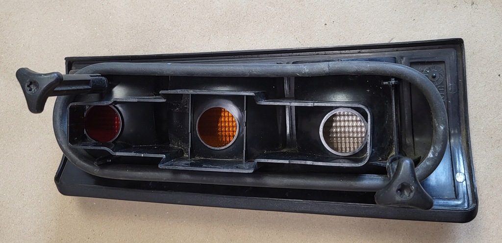 фото №8, Лампа права задня комплектна вкладиш renault rapid seima europa