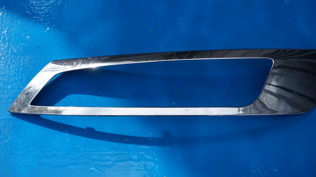 фото №1, Peugeot 5008 - левая решётка молдинг бампера хром