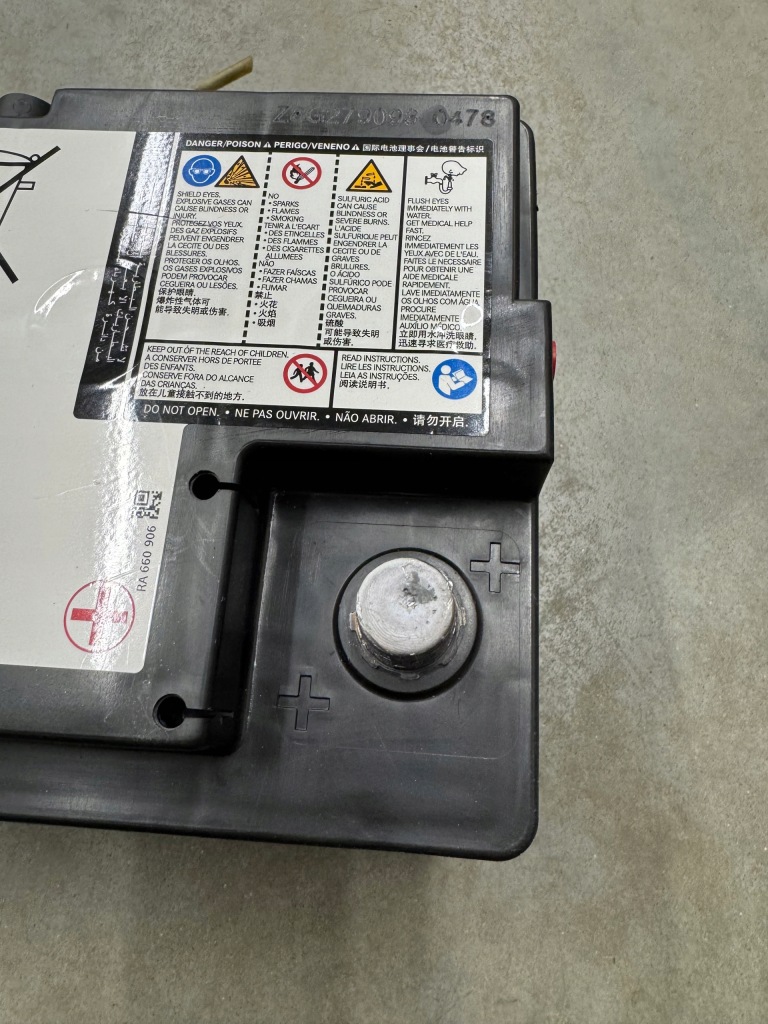 Акумулятор mercedes a0019828208 agm 12v 92ah 850a ідеальний 100% справний Зі Шроту