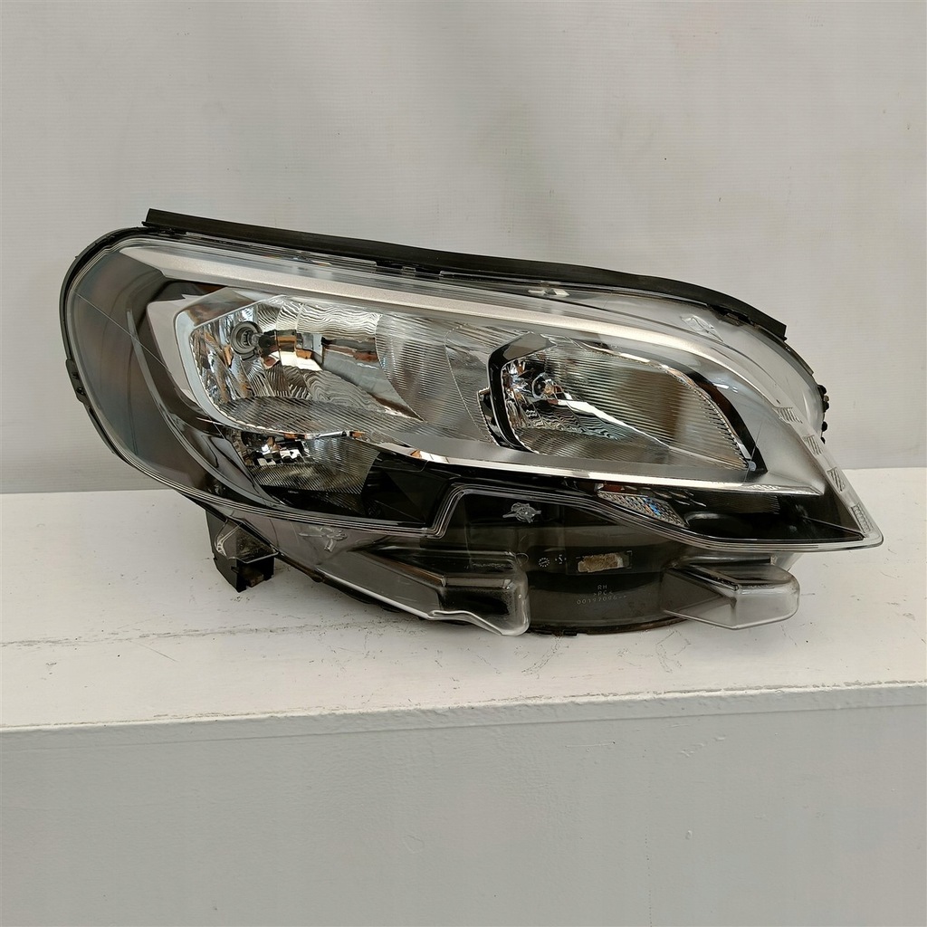 фото №1, Лампа правая перед peugeot expert iii traveller po 2016