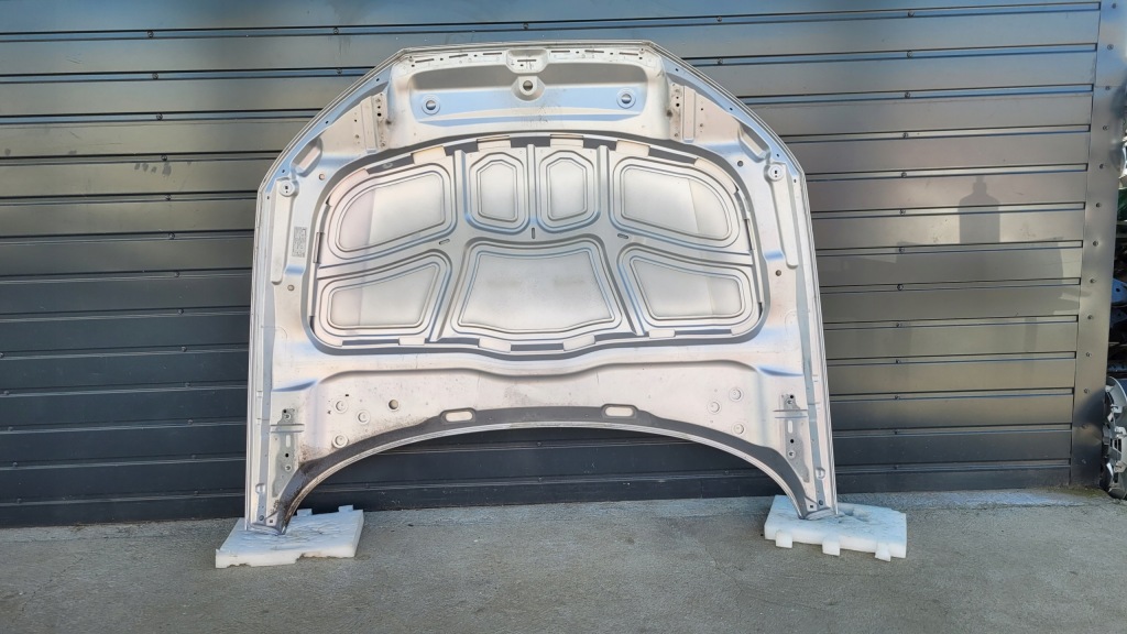 Audi a4 b9 капот крышка двигателя идеальное состояние серебристая с Разборки