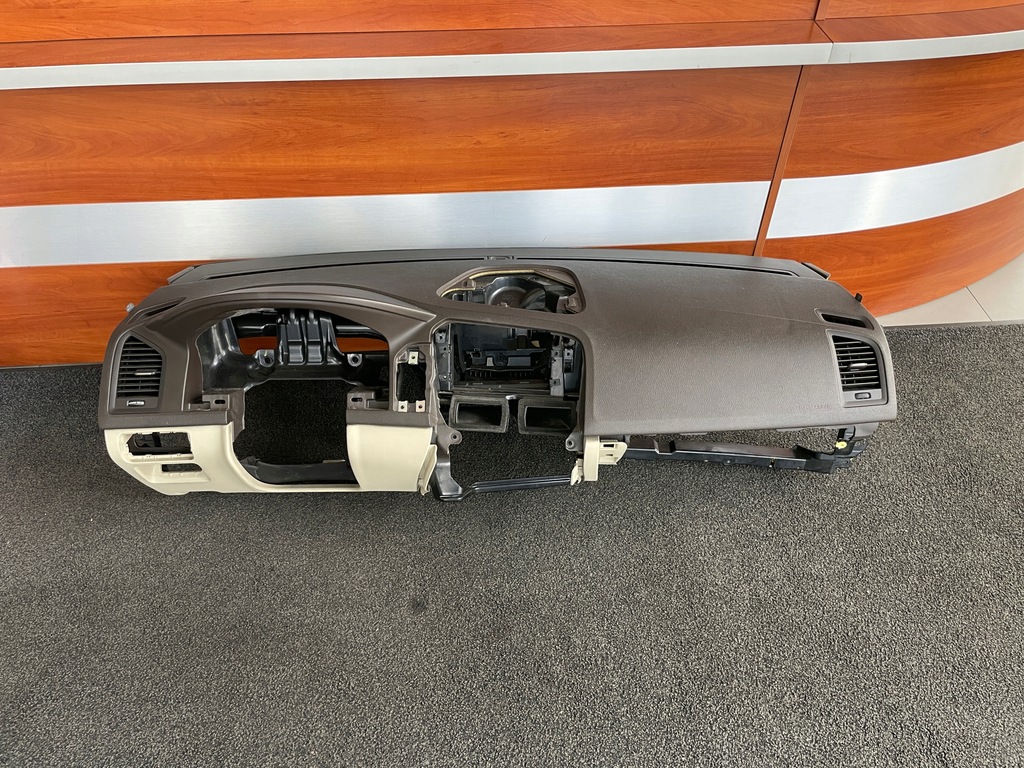 фото №1, Volvo xc60 приборная панель консоль динамик коричневый