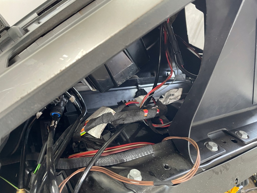 фото №9, Консоль панель приладів приладова панель приладів електропроводка iveco stralis hi way euro 5 6