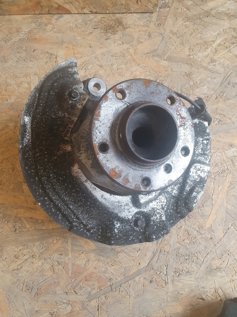 фото №1, Поворотный кулак ступица правый перед bmw 1 e87 2.0d