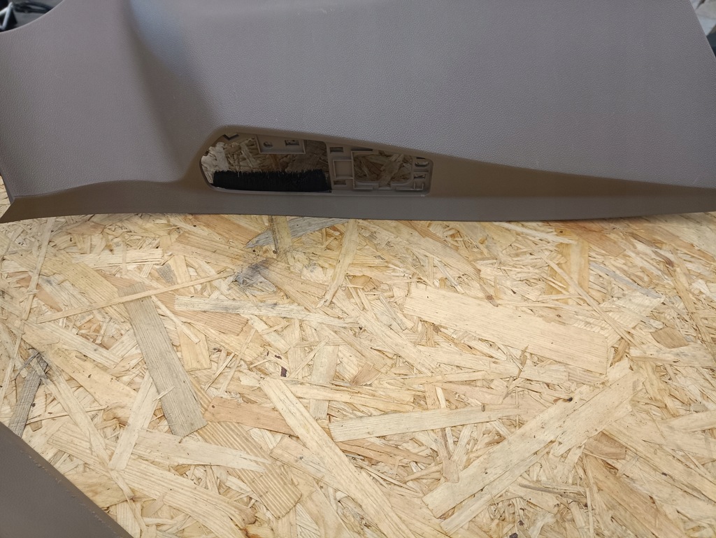 фото №7, Chrysler town country защита стойка задняя верхний