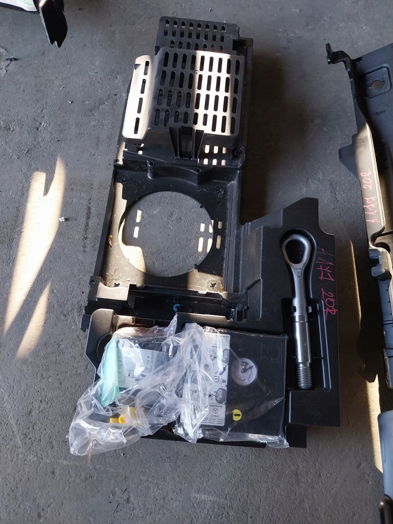 фото №5, Mercedes w177 обшивка багажника обшивка гібрид