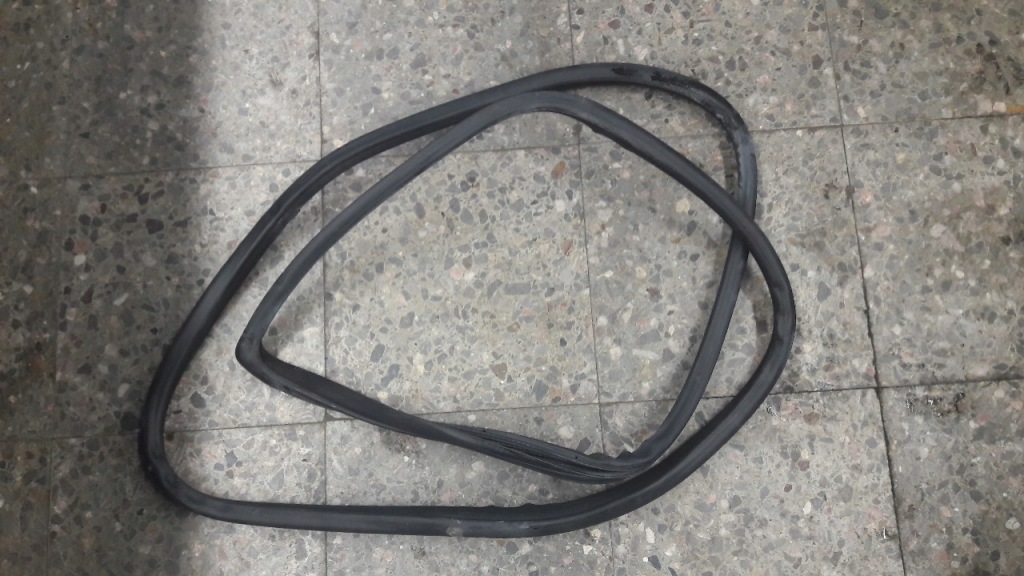 фото №1, Прокладка дверь правый перед lexus is200