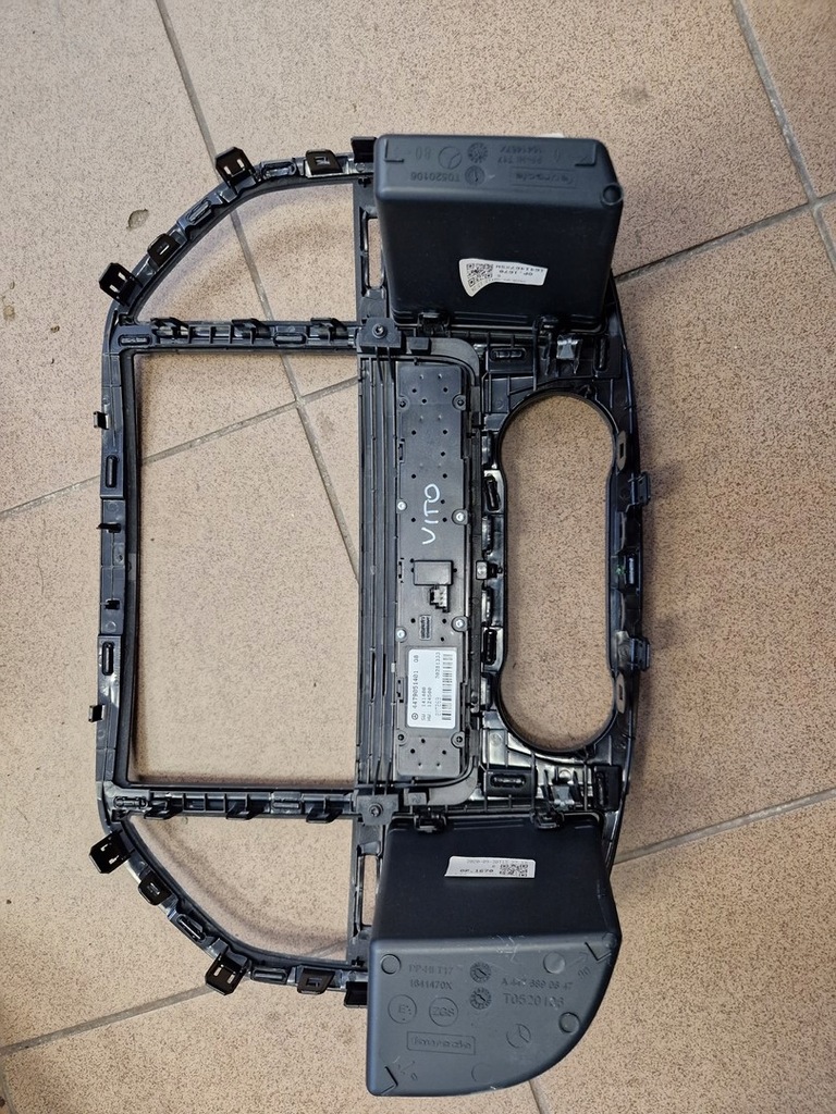 фото №1, Рамка радио mercedes w447 vito 4479051401