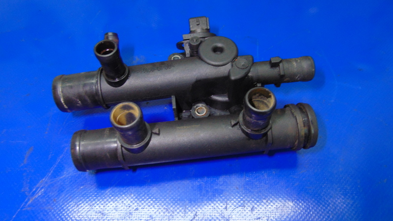 фото №1, Корпус термостата 2.5dci master ii movano ii 03-10 rok