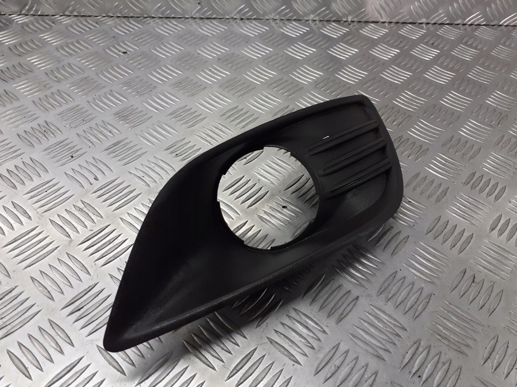 Купить Решётка бампера правый  focus mk2 8m51-r19952-aew