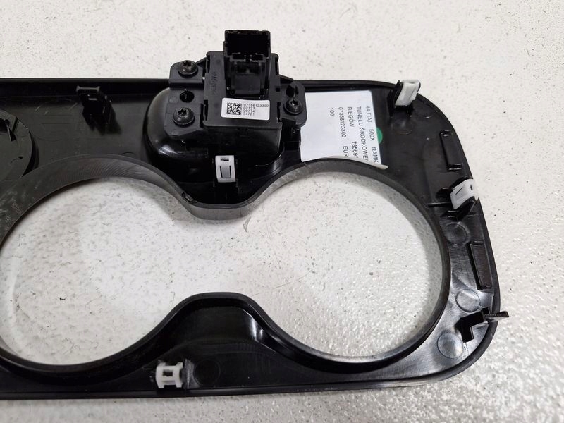 Fiat 500 x рамка туннель среднего передач 735695129 07356123300 Цена